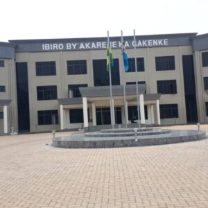 Gakenke: Umunyeshuri yakomerekeje umwarimu amujombye ikaramu