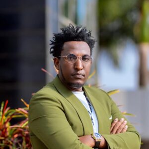 Icyatumye Junior Giti agabanya ibijyanye no gusobanura filime