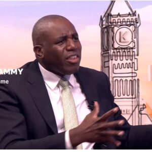 Amagambo ya JD Vance yabyukije impaka zikomeye