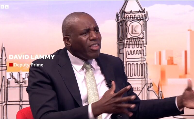 Amagambo ya JD Vance yabyukije impaka zikomeye