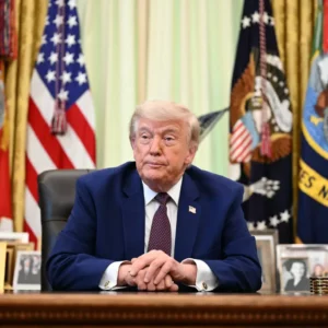 Abakristu b’Amerika bacitsemo ibice kubera Trump