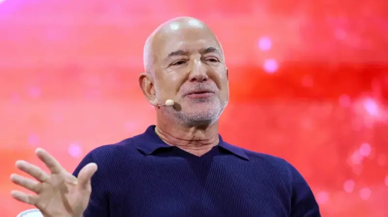 Jeff Bezos yavuze ikinyuranyo n’ibikunze kuvugwa kuri AI