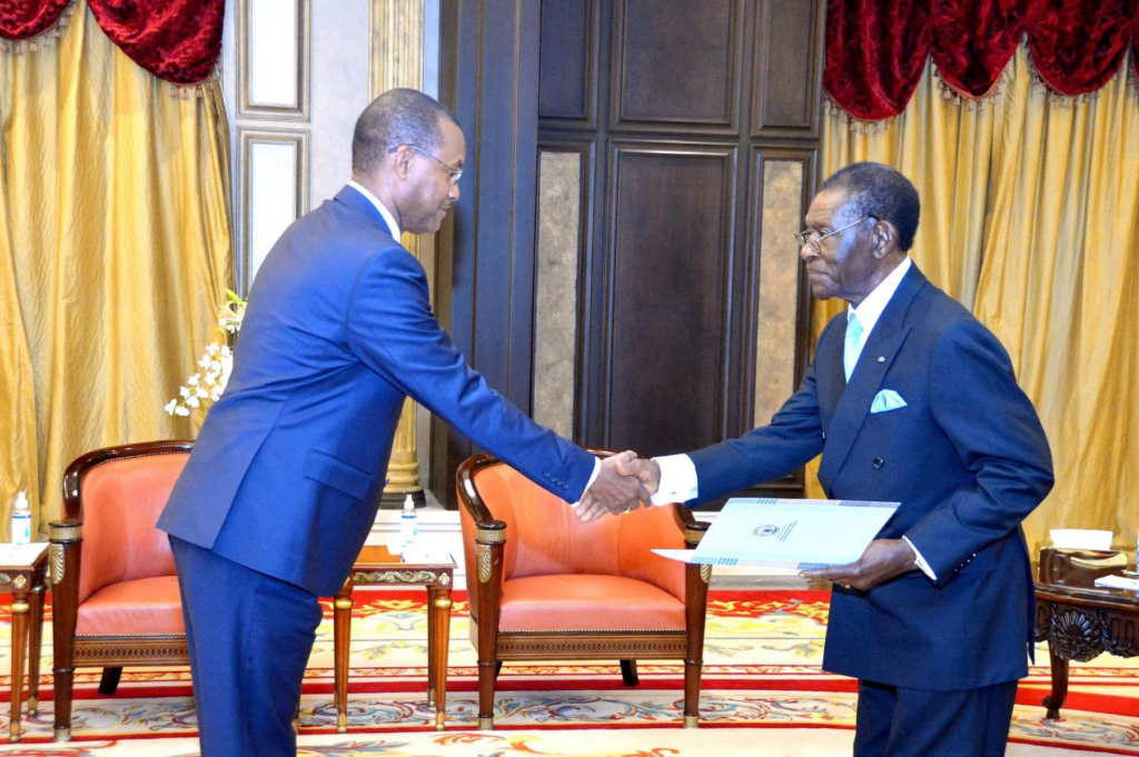 Amb. Busabizwa yatangiye inshingano muri Guinée Equatoriale