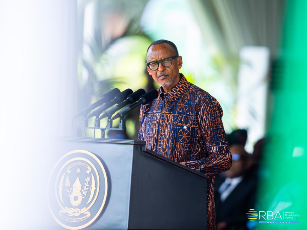 Perezida Kagame yahaye ubutumwa bukomeye abofisiye basoje amasomo