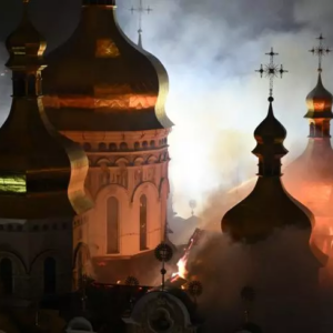 Ukraine: Abantu 11 bapfuye, katederali ikomeye irakongoka