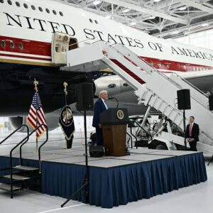Ibyibanze wamenya ku ndege nshya ya Air Force One Donald Trump yatashye