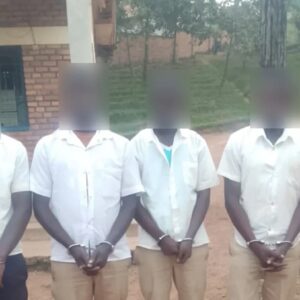 Abanyeshuri 7 bafunzwe bakurikiranweho kugirira urugomo abarimu