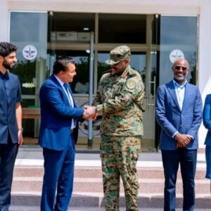 Gen. Muhoozi yahuye n’ubuyobozi bw’ibitangazamakuru aherutse gufunga