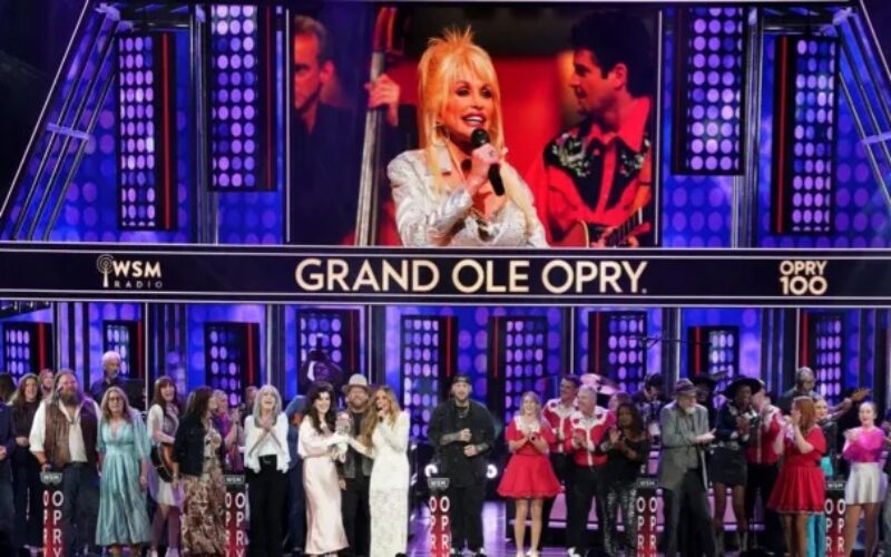 Dolly Parton yashyinguwe iruhande rw’umugabo we