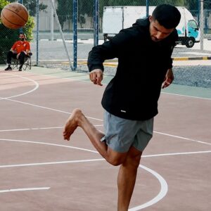 Yinjije umupira wa Basketball mu nkangara n’agatsinsino aca agahigo:VIDEO