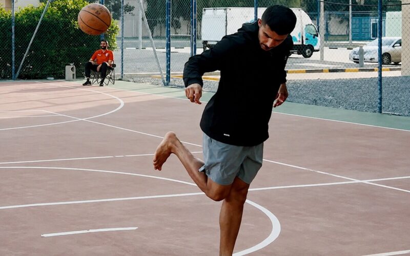 Yinjije umupira wa Basketball mu nkangara n’agatsinsino aca agahigo:VIDEO