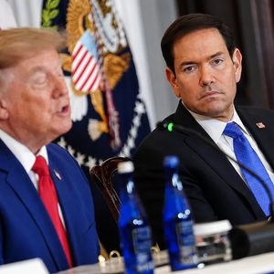 Urukiko rwahagaritse icyemezo cya Trump kuri viza