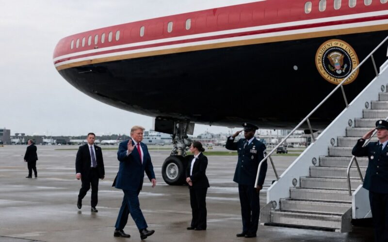 Trump yahinduye indege rwihishwa kubera ubwoba bw’igitero cya Iran