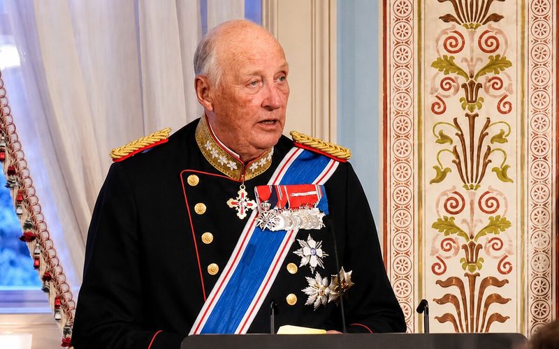 Umwami wa Norvège yatanze