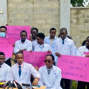 Uganda: Abaganga bimenyereza bazajya bahabwa hafi 400,000Frw ku kwezi