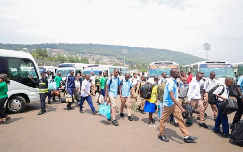 Iburengerazuba: Abana ibihumbi 17 ntibaratangira ishuri kubera ubukene