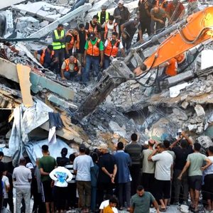 Gaza: Inyubako yasenyutse ihitana abantu 12