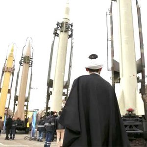 Iran ivuga ko ifite intwaro nshya zo guhangana n’Amerika