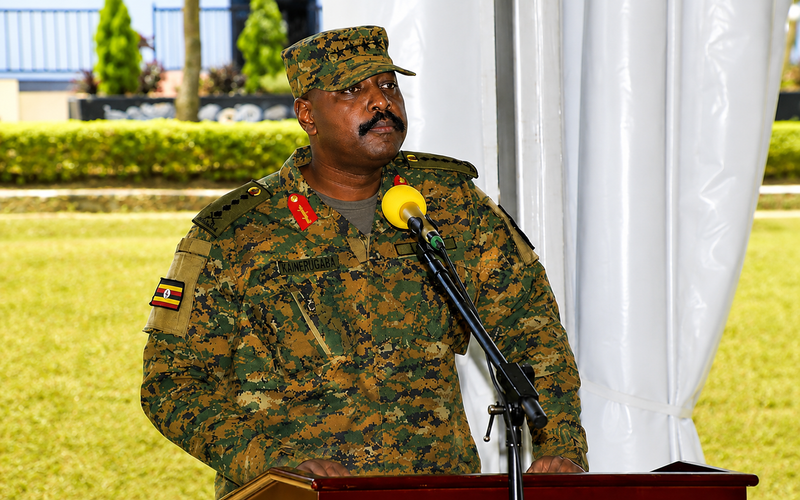 Muhoozi yamaganye amasaha ntarengwa ku tubari