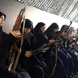 Abagore bo muri Iran batangiye kwigishwa gukoresha imbunda