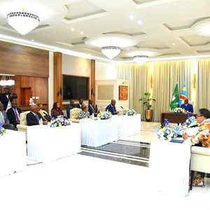 Abahuza ba AU baganiriye na Tshisekedi