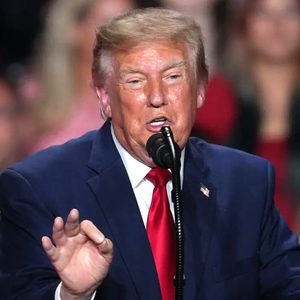 Trump yemeje ko Amerika itazatera Iran mbere y’amatora
